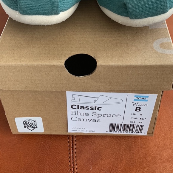 Women’s TOMs - Picture 2 of 2